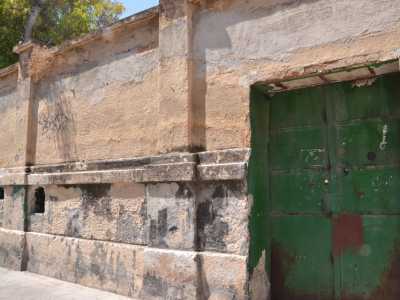 Nell�agosto del 1947 fu invece la volta dell'Arena Giardino, ubicata all�interno dell�ex Manifattura Tabacchi. Disponeva di circa 1600 posti e rimase aperta per quasi cinquant�anni, chiudendo i battenti solo nel 1995 (in foto il suo ingresso)